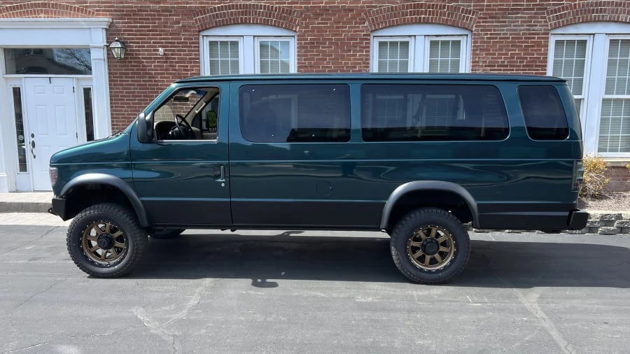 2001 Ford Econoline Van - Image 2 of 9