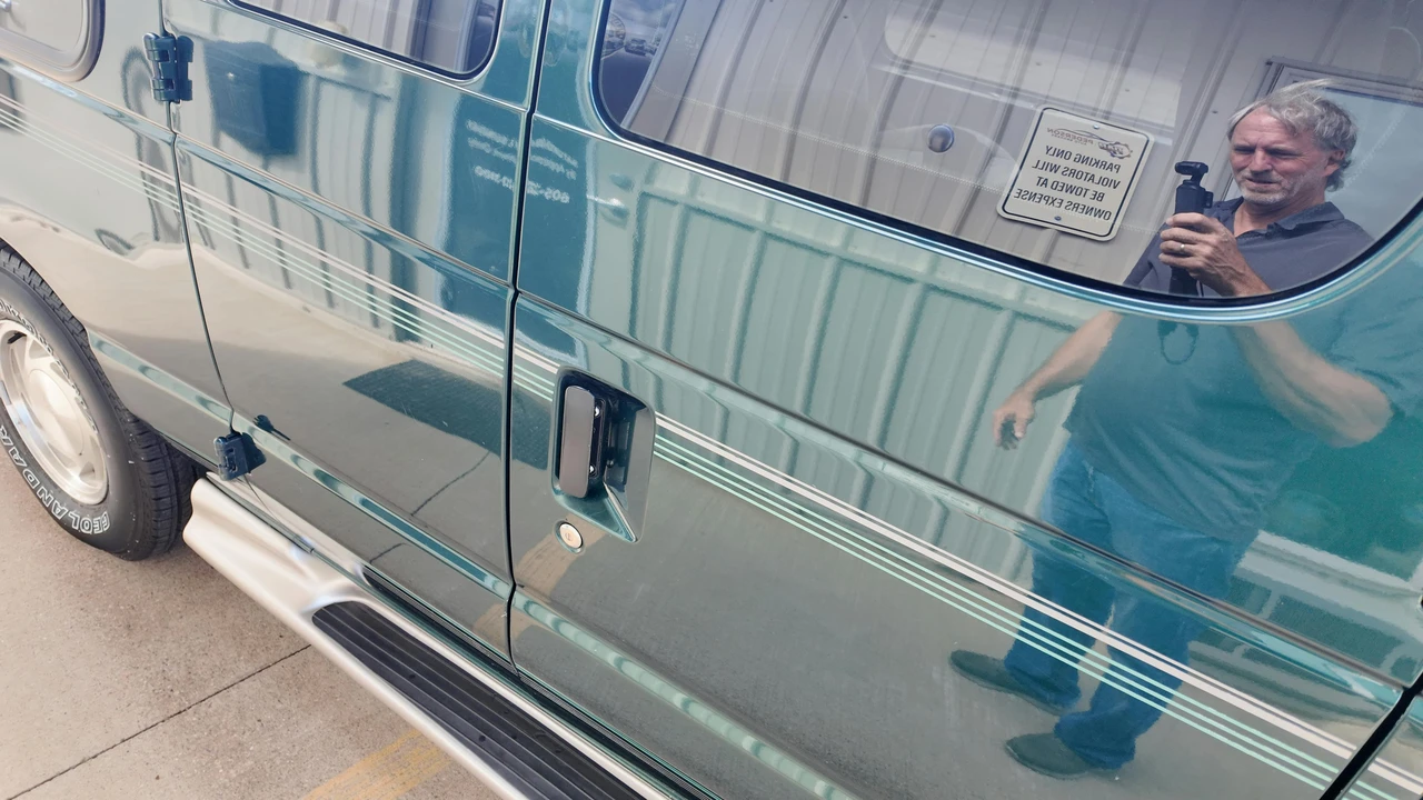 2001 Ford Econoline Van - Image 25 of 31
