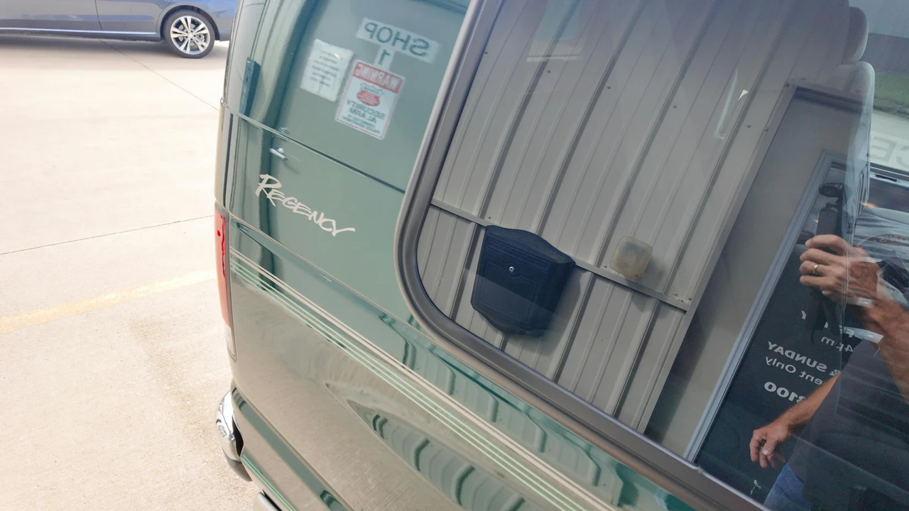 2001 Ford Econoline Van - Image 27 of 31
