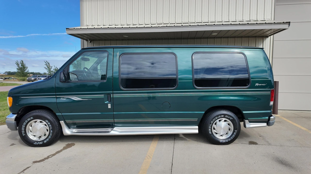 2001 Ford Econoline Van - Image 7 of 31