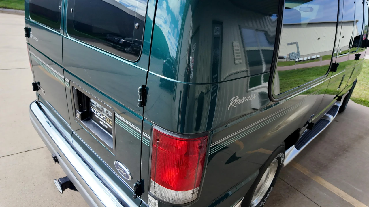 2001 Ford Econoline Van - Image 28 of 31