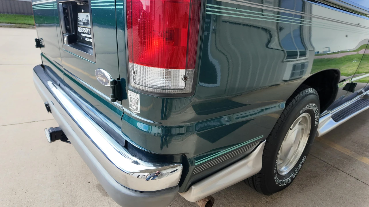 2001 Ford Econoline Van - Image 17 of 31