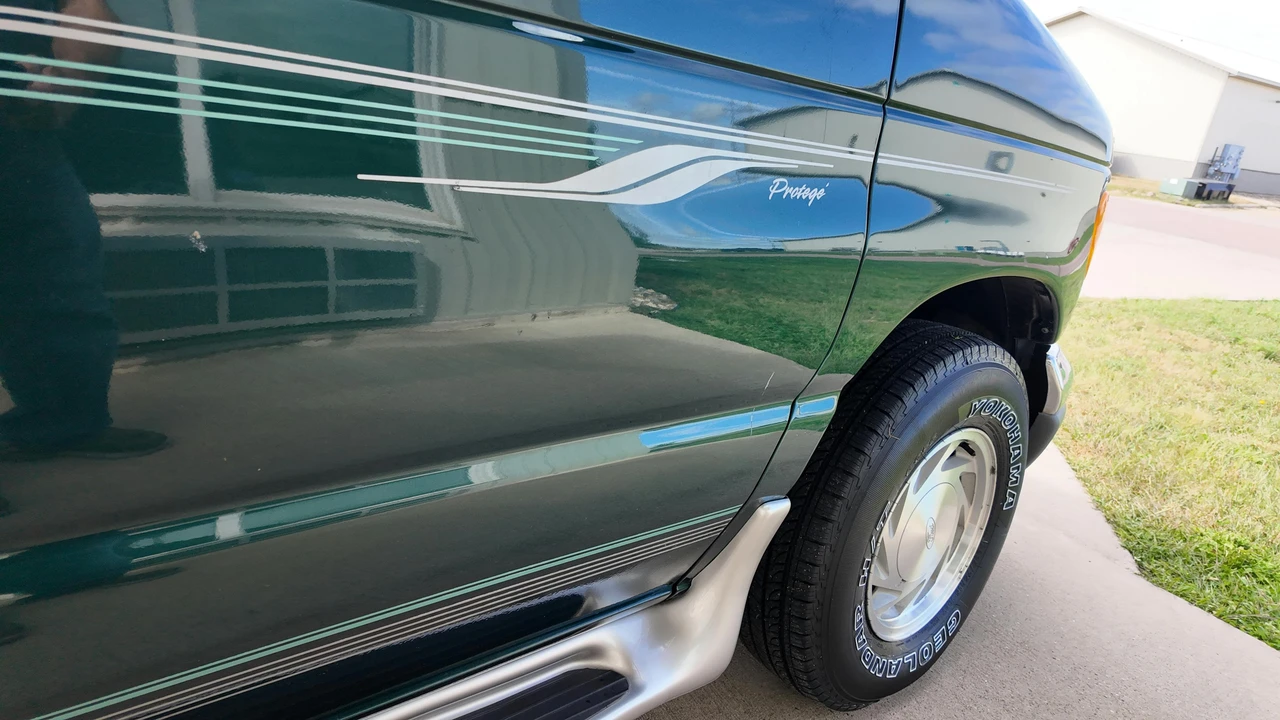 2001 Ford Econoline Van - Image 20 of 31