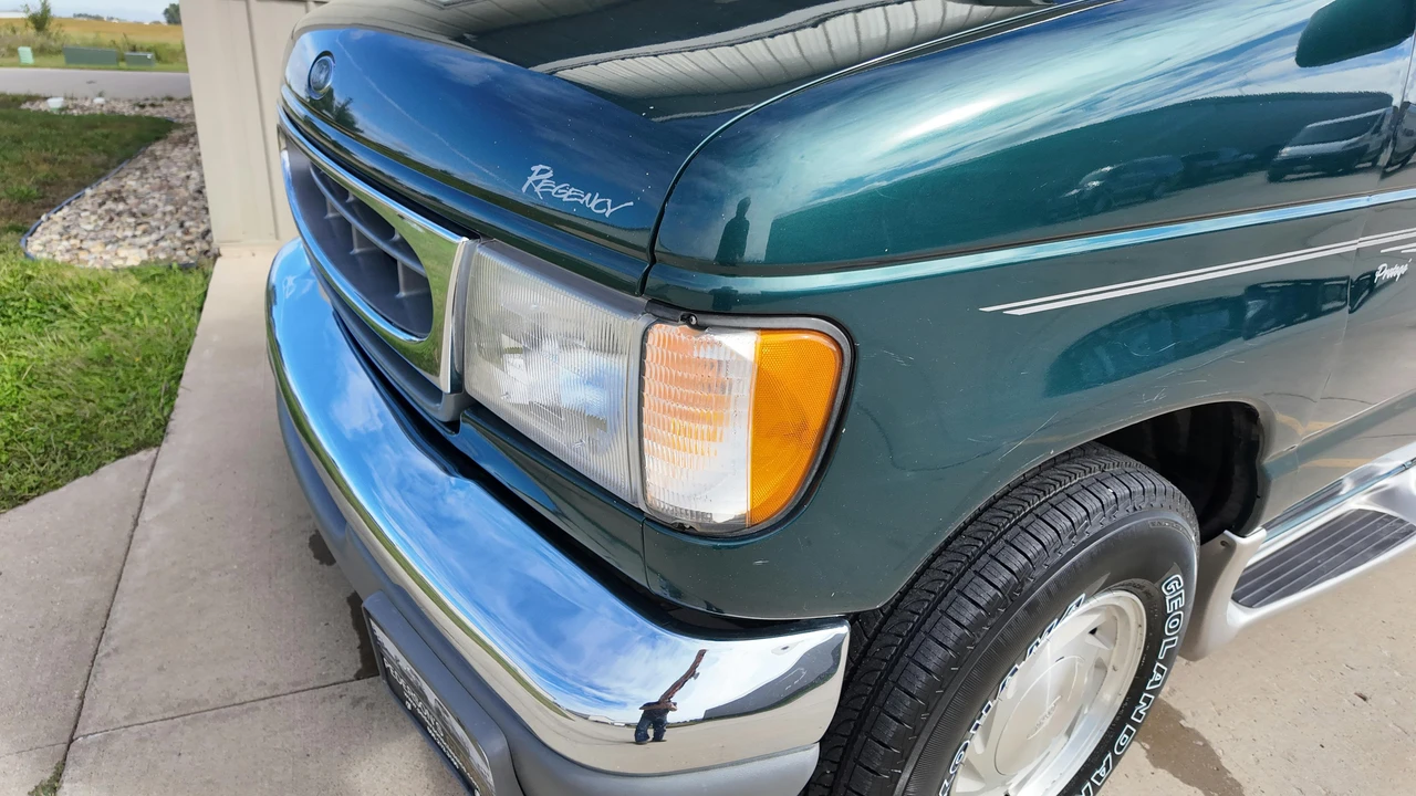 2001 Ford Econoline Van - Image 12 of 31