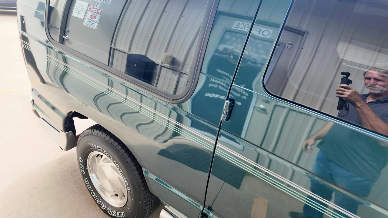 2001 Ford Econoline Van - Image 26 of 31