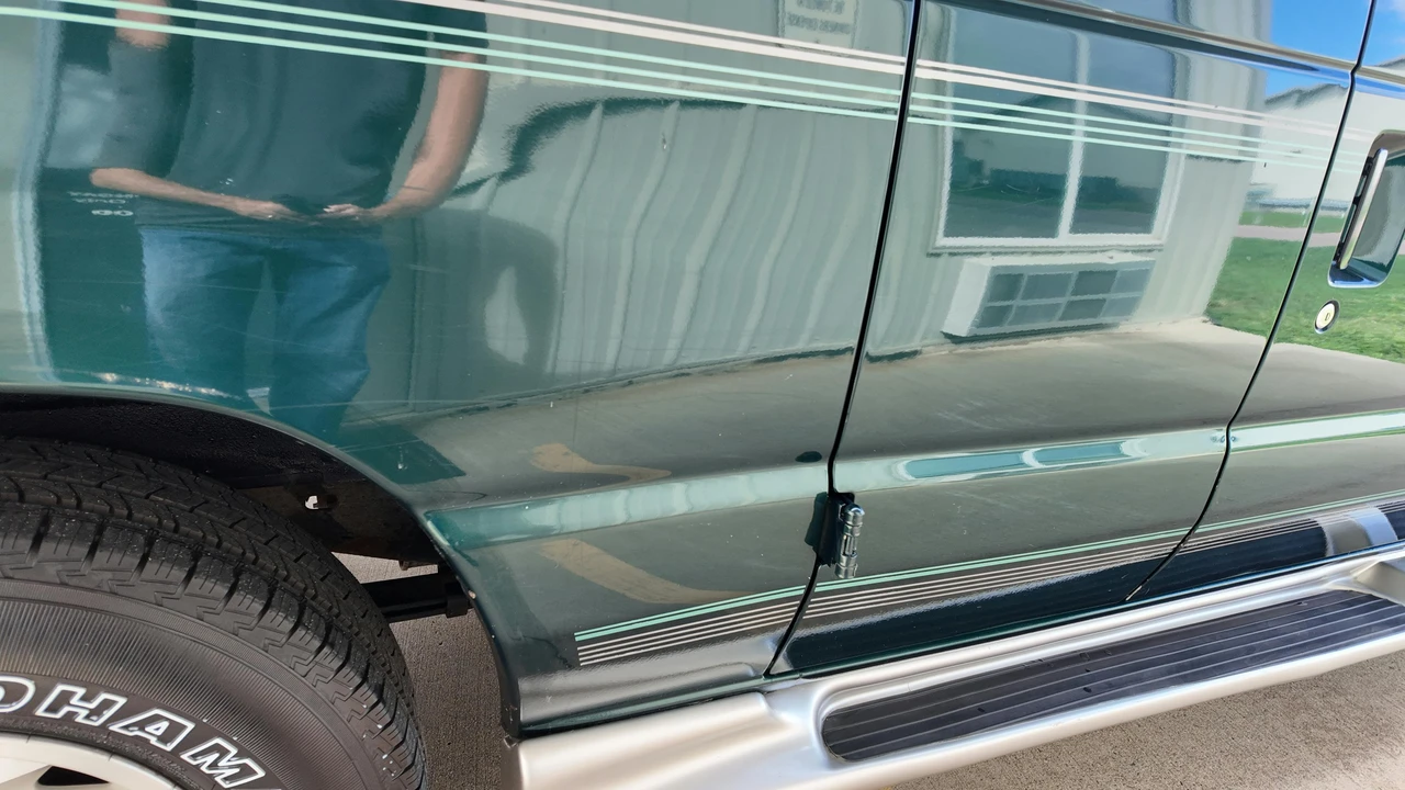 2001 Ford Econoline Van - Image 18 of 31
