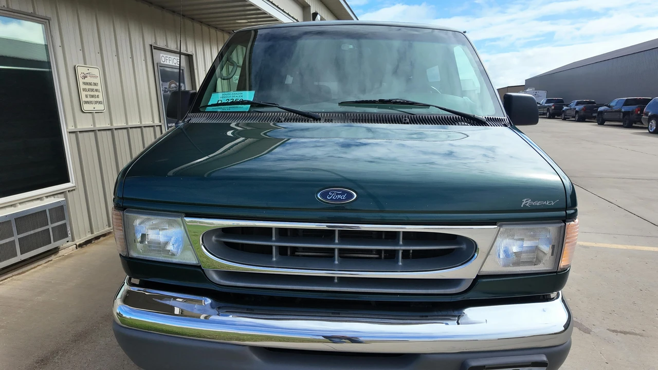2001 Ford Econoline Van - Image 11 of 31