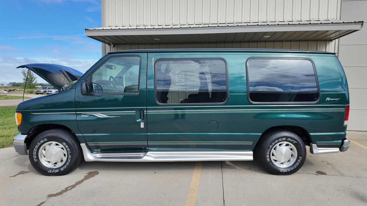 2001 Ford Econoline Van - Image 4 of 31