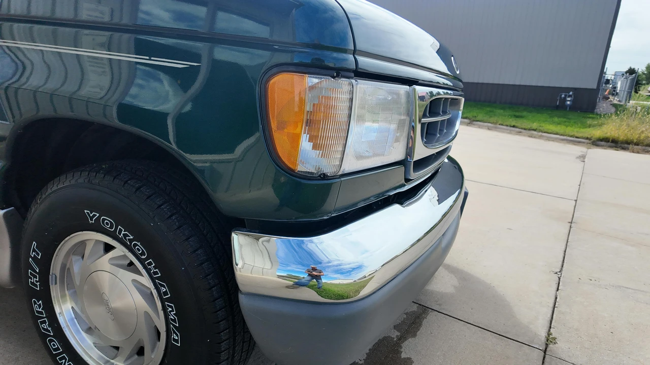 2001 Ford Econoline Van - Image 21 of 31