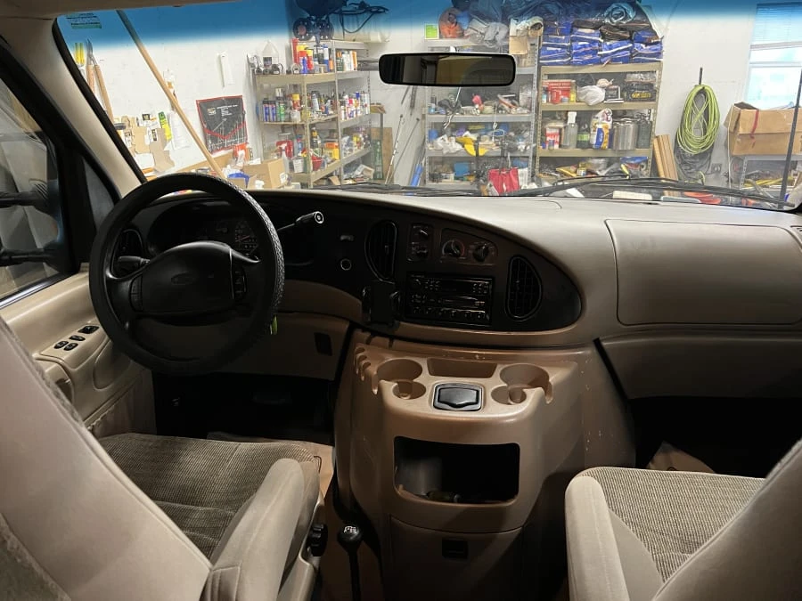 2001 Ford Econoline Van - Image 8 of 10