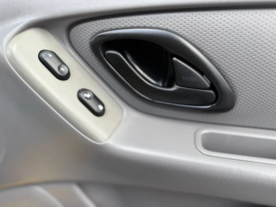 2001 Ford Escape - Image 19 of 21