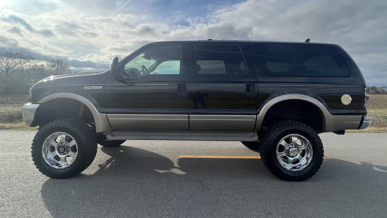 2001 Ford Excursion - Image 2 of 11