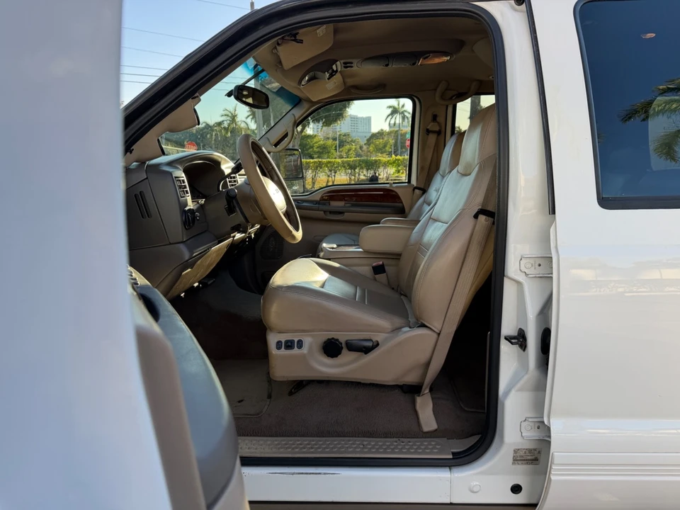 2001 Ford Excursion - Image 17 of 21