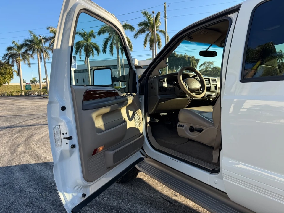 2001 Ford Excursion - Image 16 of 21