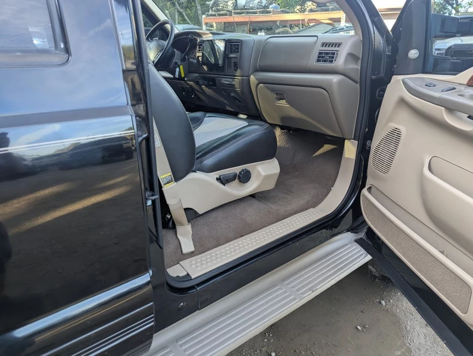 2001 Ford Excursion - Image 11 of 17