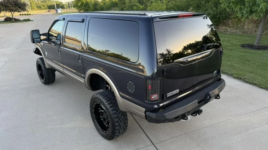 2001 Ford Excursion - Image 9 of 31