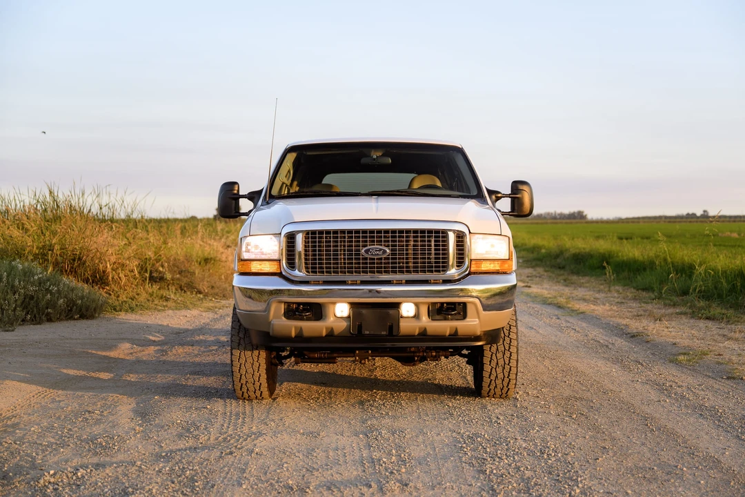 2001 Ford Excursion - Image 2 of 31