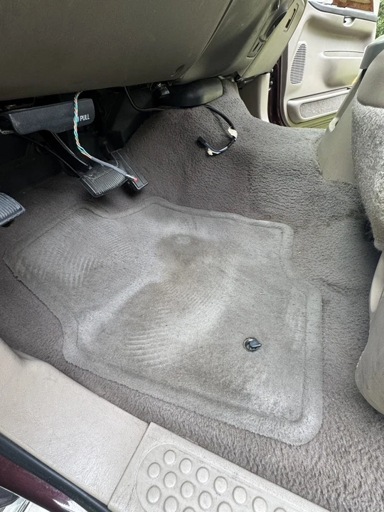 2001 Ford Excursion - Image 28 of 31