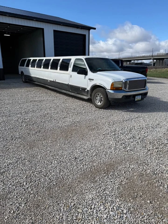 2001 Ford Excursion - Image 7 of 15