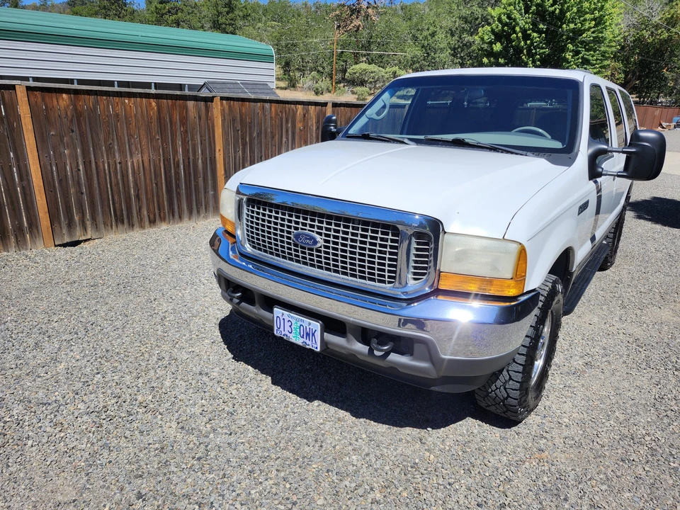 2001 Ford Excursion - Image 2 of 31