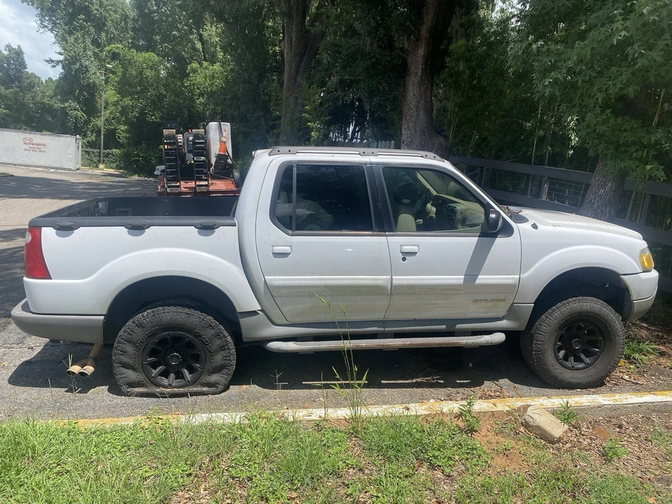 2001 Ford Explorer Sport Trac - Image 2 of 10