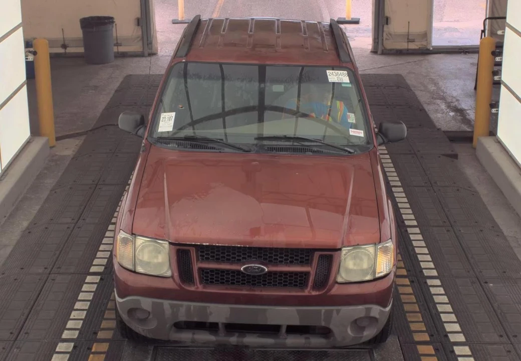 2001 Ford Explorer Sport Trac - Image 2 of 12