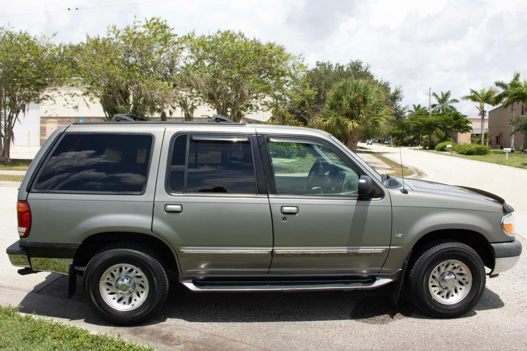 2001 Ford Explorer 2nd Gen - Image 3 of 31