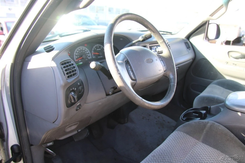 2001 Ford F-150 10th Gen - Image 13 of 21