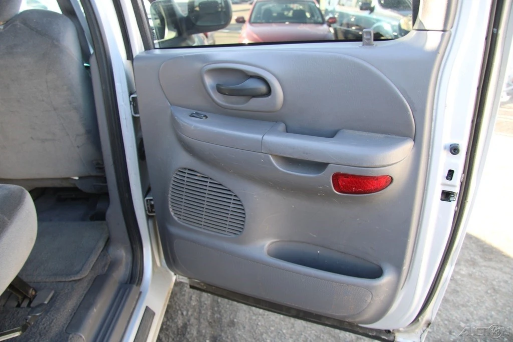 2001 Ford F-150 10th Gen - Image 18 of 21