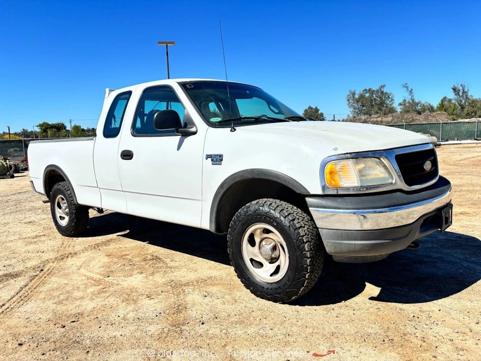2001 Ford F-150 10th Gen - Image 2 of 12