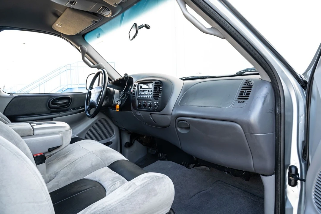 2001 Ford F-150 10th Gen - Image 25 of 31