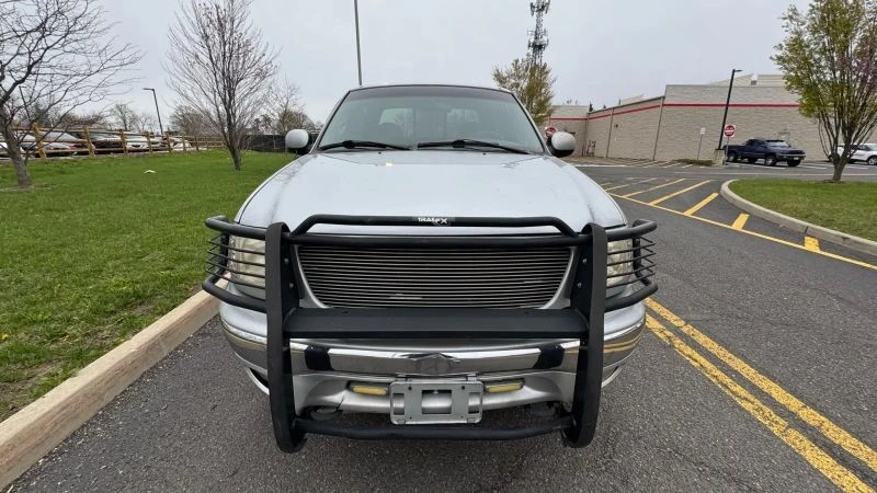 2001 Ford F-150 10th Gen - Image 2 of 12