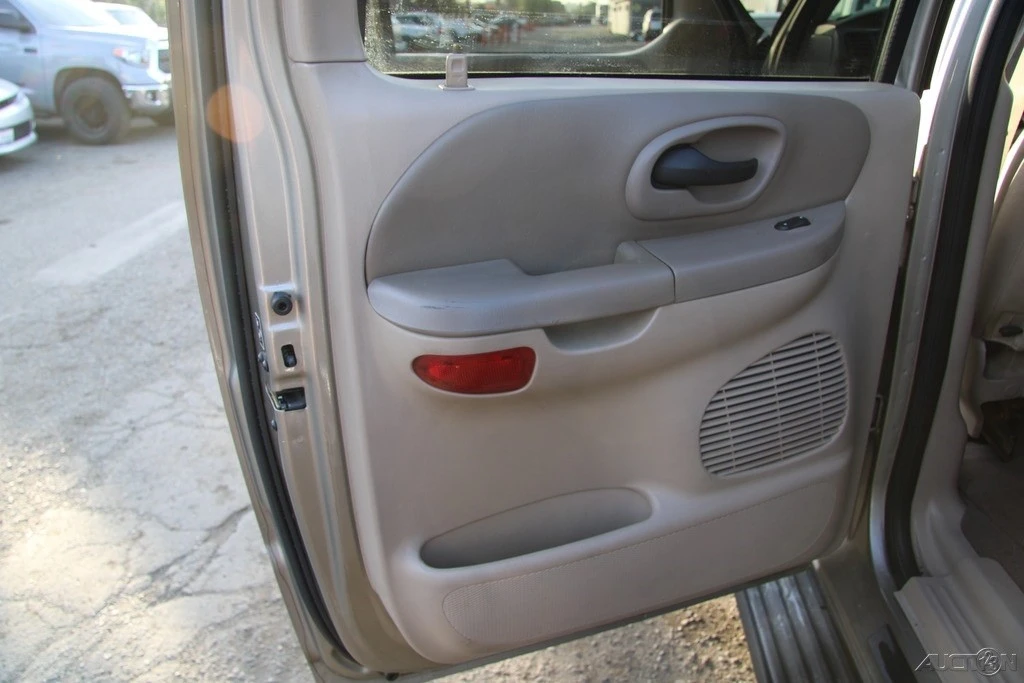 2001 Ford F-150 10th Gen - Image 19 of 21
