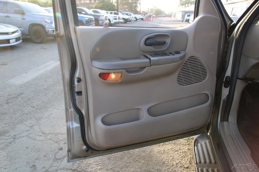 2001 Ford F-150 10th Gen - Image 11 of 21