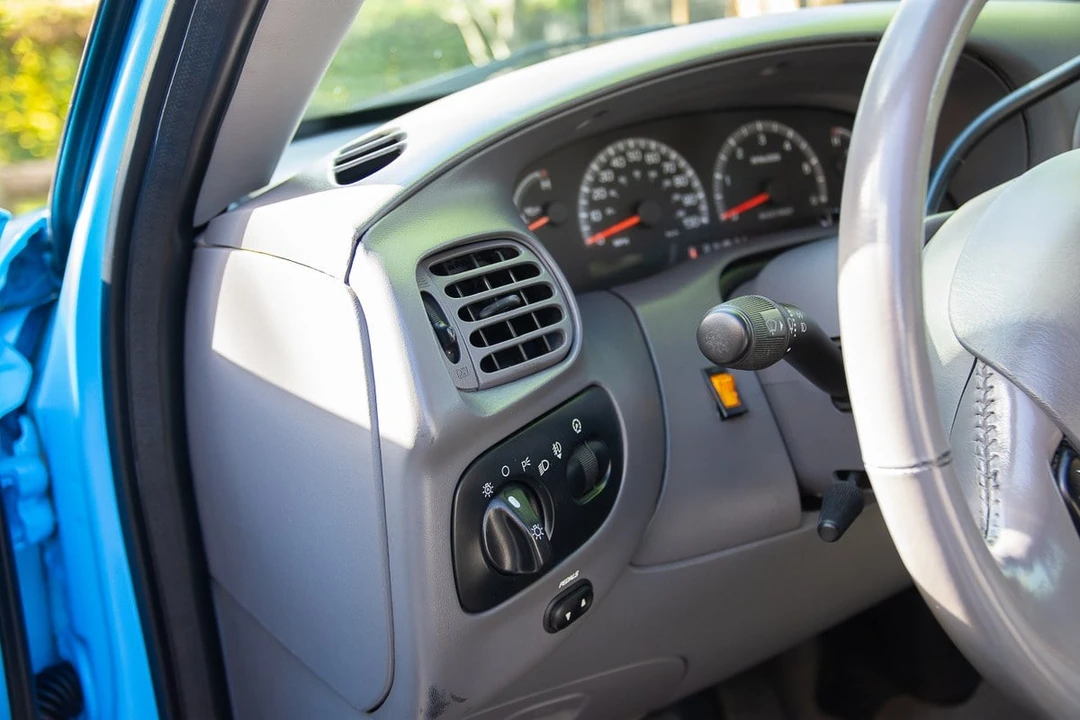 2001 Ford F-150 10th Gen - Image 17 of 30