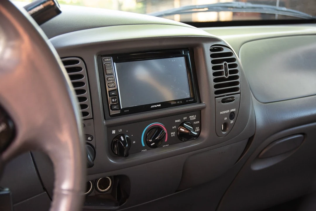 2001 Ford F-150 10th Gen - Image 19 of 30