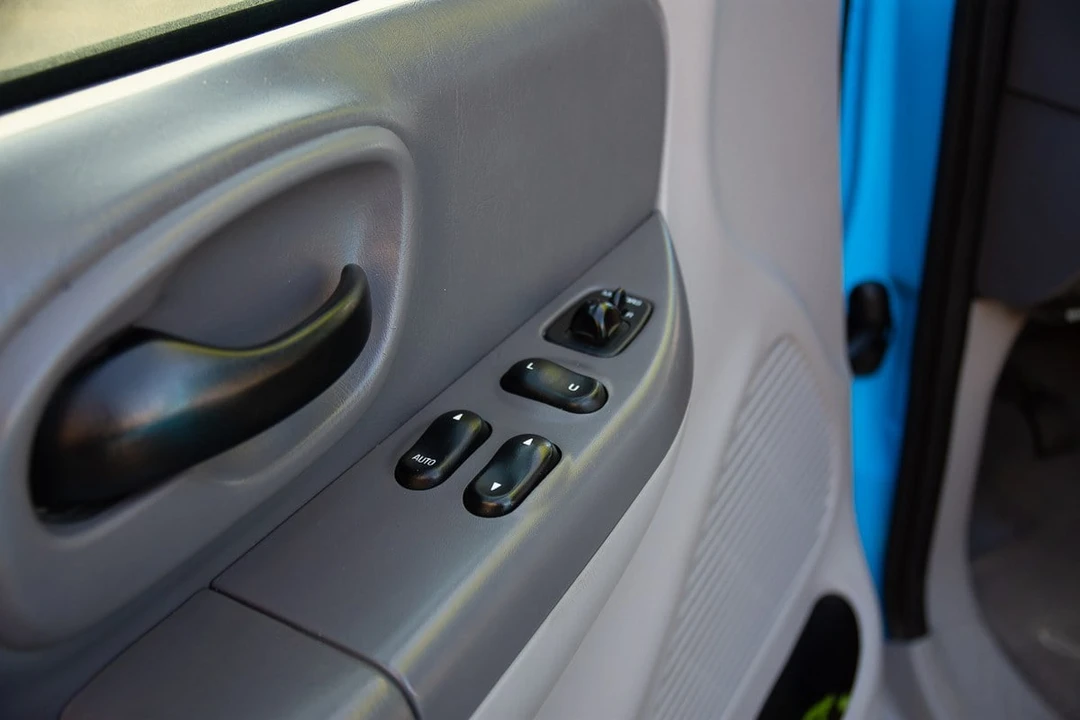 2001 Ford F-150 10th Gen - Image 24 of 30