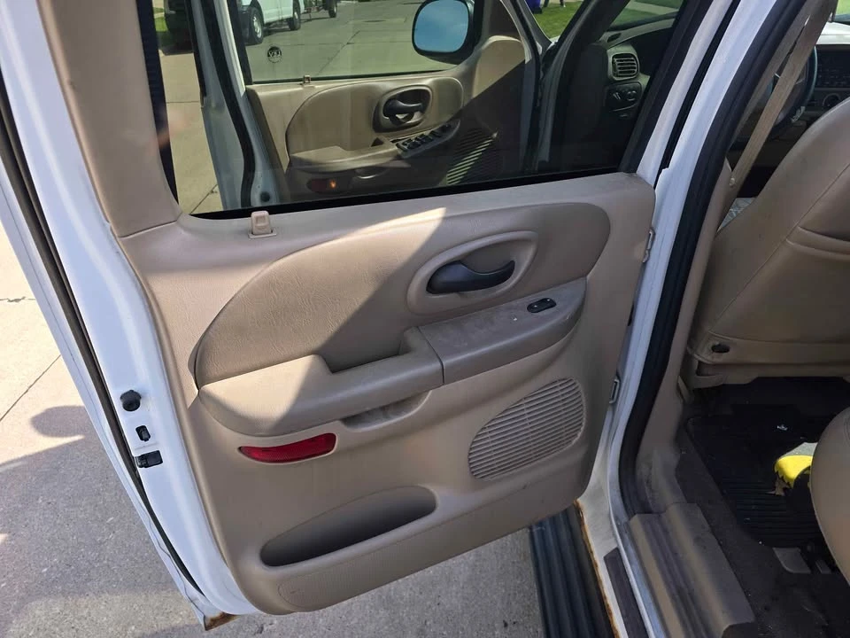 2001 Ford F-150 10th Gen - Image 8 of 20