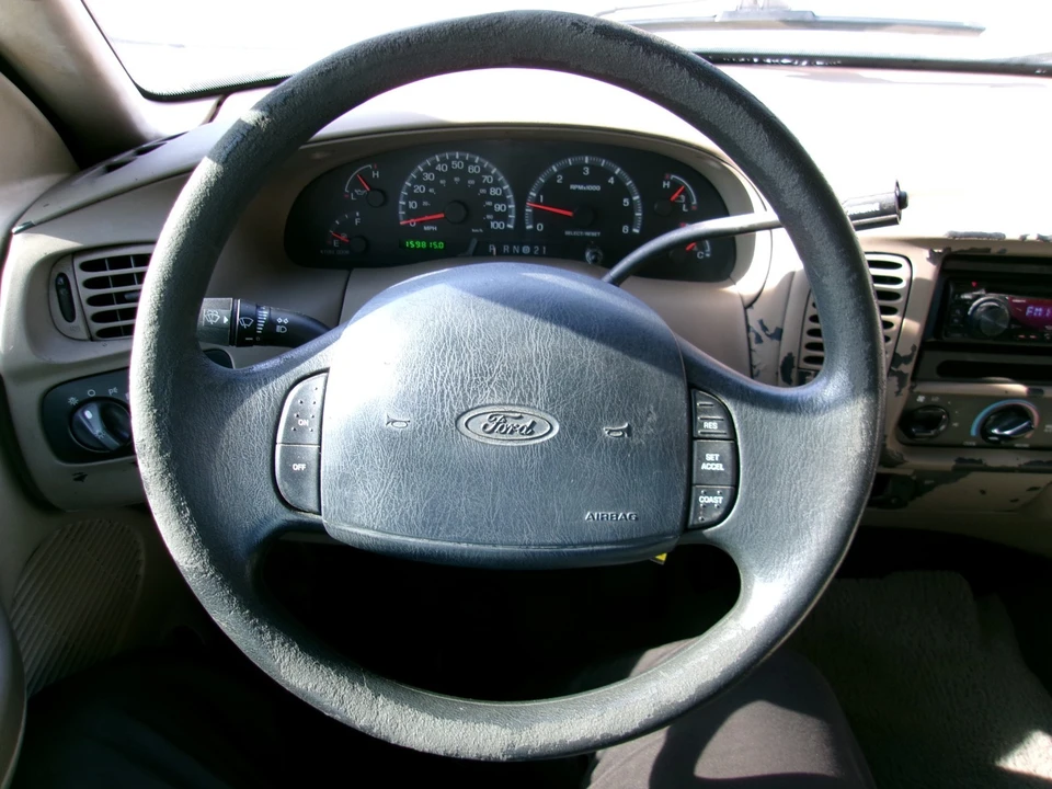2001 Ford F-150 10th Gen - Image 28 of 31