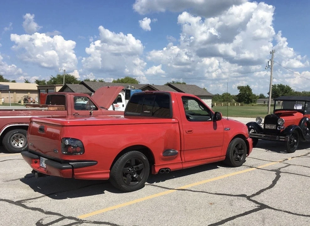 2001 Ford F-150 SVT Lightning 10th Gen - Image 2 of 22