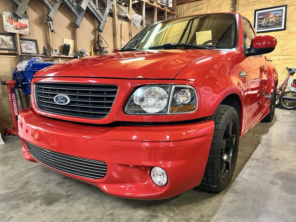 2001 Ford F-150 SVT Lightning 10th Gen - Image 4 of 22