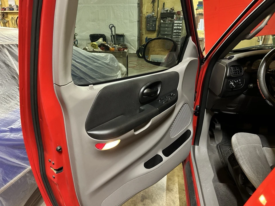 2001 Ford F-150 SVT Lightning 10th Gen - Image 15 of 22