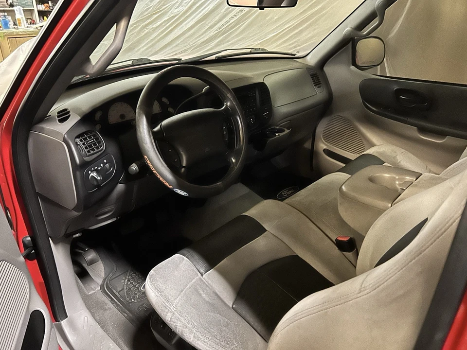 2001 Ford F-150 SVT Lightning 10th Gen - Image 18 of 22