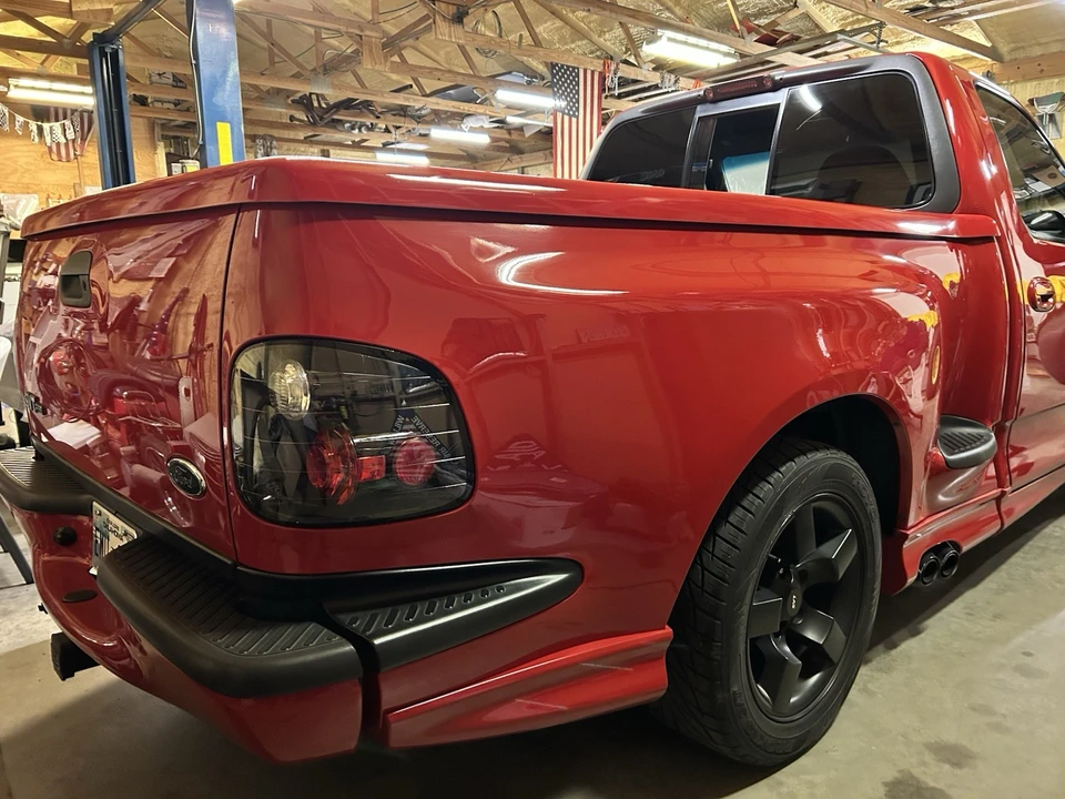 2001 Ford F-150 SVT Lightning 10th Gen - Image 7 of 22