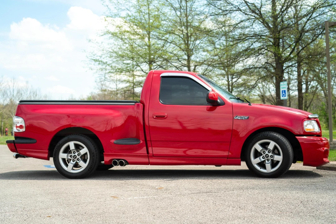 2001 Ford F-150 SVT Lightning 10th Gen - Image 3 of 31