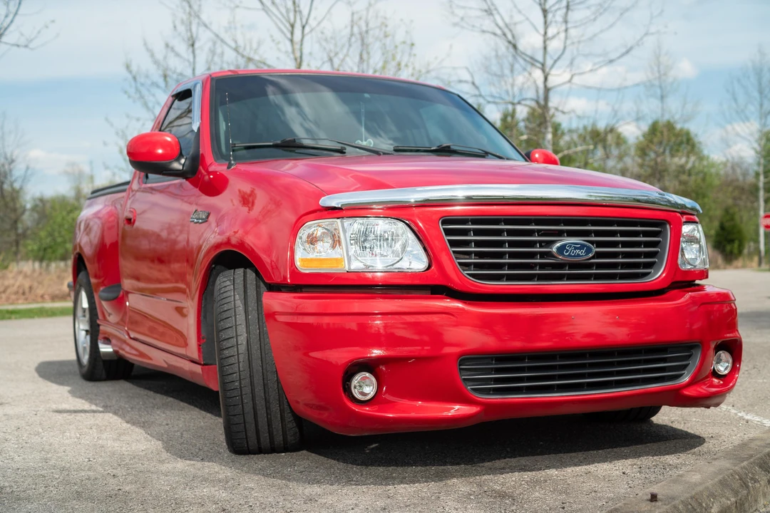 2001 Ford F-150 SVT Lightning 10th Gen - Image 13 of 31