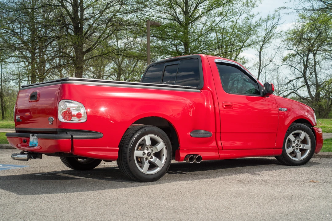 2001 Ford F-150 SVT Lightning 10th Gen - Image 10 of 31