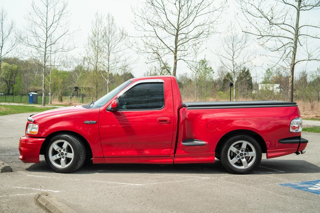 2001 Ford F-150 SVT Lightning 10th Gen - Image 7 of 31