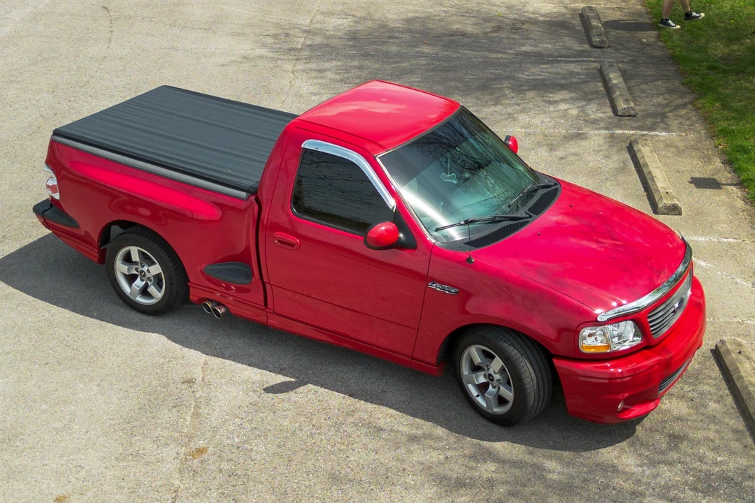 2001 Ford F-150 SVT Lightning 10th Gen - Image 12 of 31