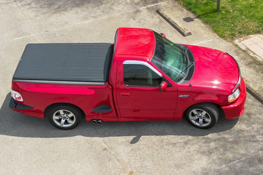2001 Ford F-150 SVT Lightning 10th Gen - Image 11 of 31